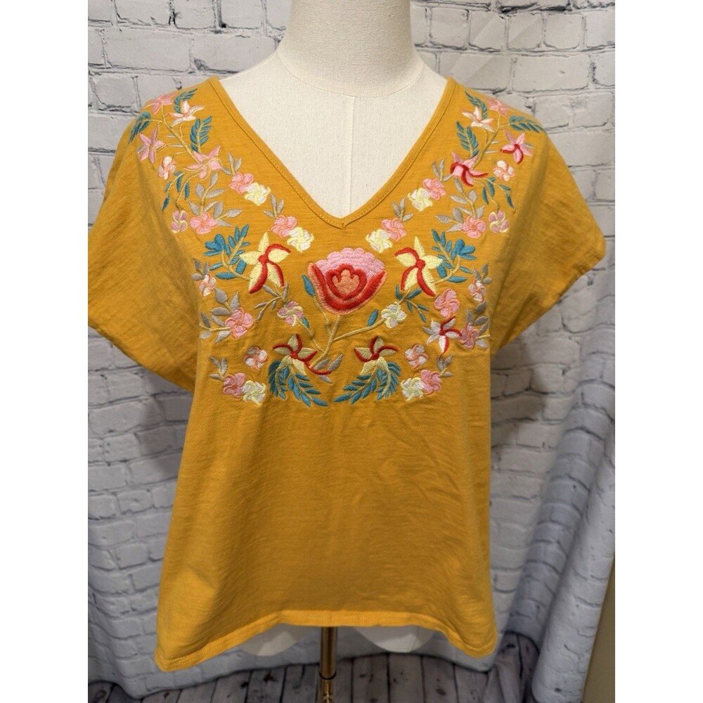 Solitaire Women’s Yellow Floral Embroidered V-Neck Short Sleeve T-Shirt M